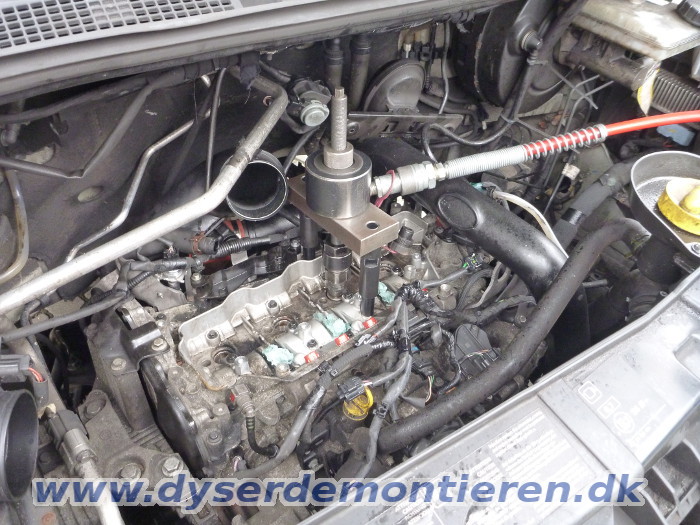 Aftrækning af indsprøjtningsdyser fra Renault
                Master / Opel Movano / Nissan NV400 med 2.3 motor